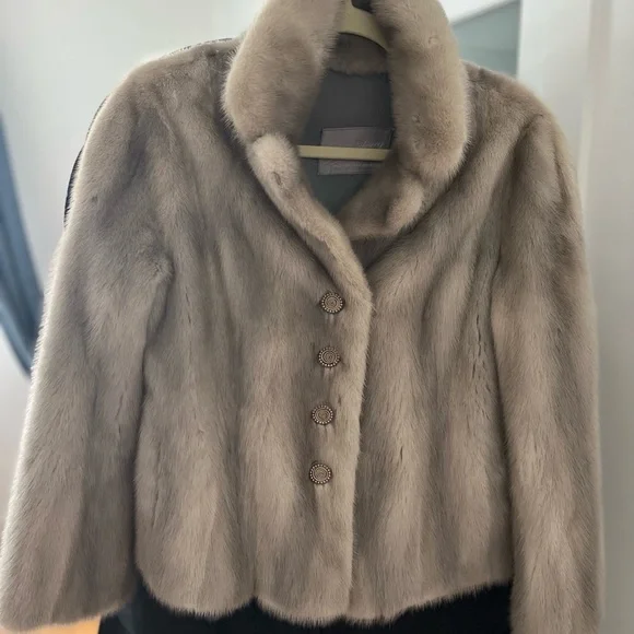 Gorgeous light grey Mink jacket perfect conditions from Paris - Picture 9 of 16